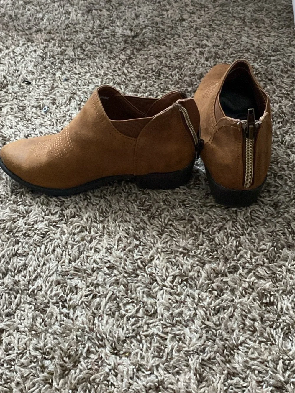 Kids size 1 ankle boots